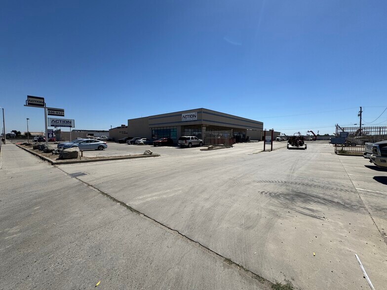 1731 S K St, Tulare, CA à vendre - Photo du bâtiment - Image 2 de 52