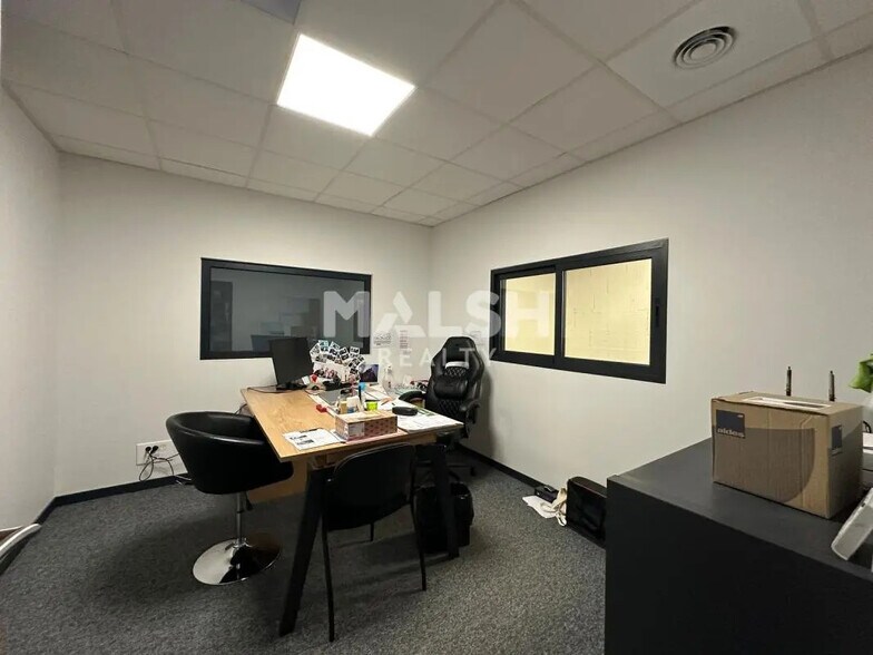 Flex in Décines-Charpieu for lease - Interior Photo - Image 3 of 12