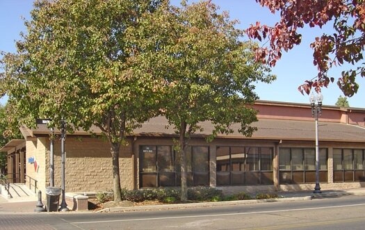 345 N Main St, Porterville, CA à louer - Photo du bâtiment - Image 2 de 3