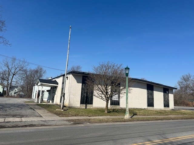 633 Mill St, Watertown, NY à louer Photo du bâtiment- Image 1 de 3