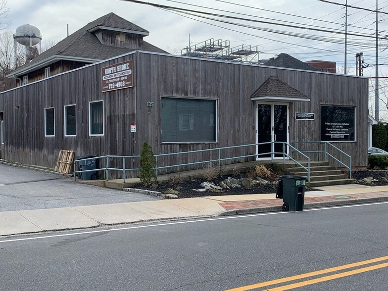135 Glenwood Rd, Glenwood Landing, NY for lease - Building Photo - Image 2 of 7