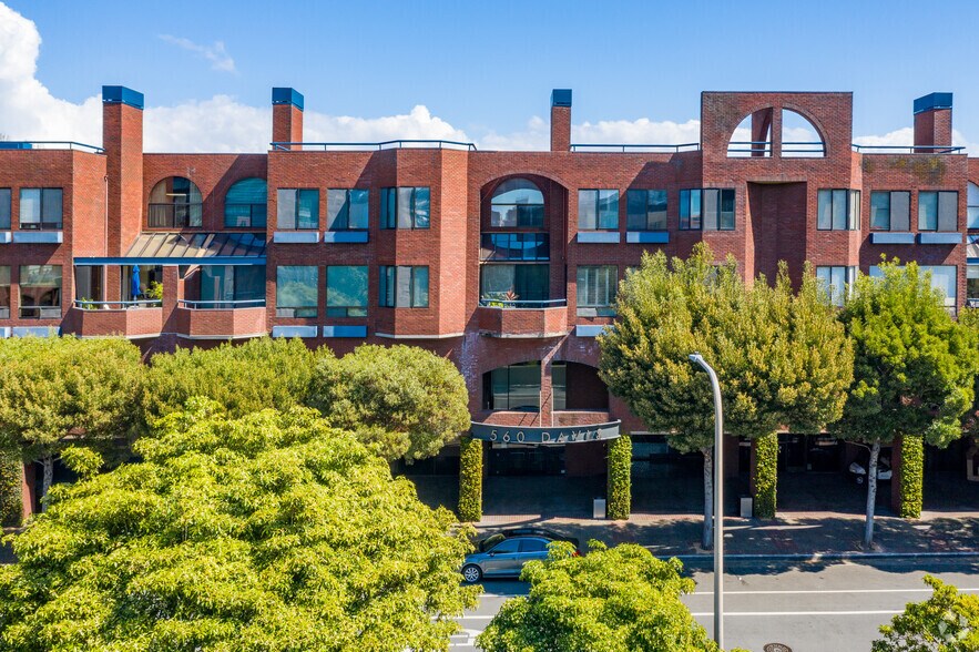 650 Davis St, San Francisco, CA à louer - Photo du bâtiment - Image 2 de 2