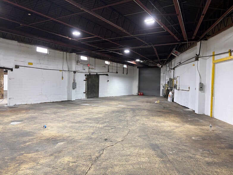 225 E Madison Ave, Clifton Heights, PA for lease - Building Photo - Image 3 of 9