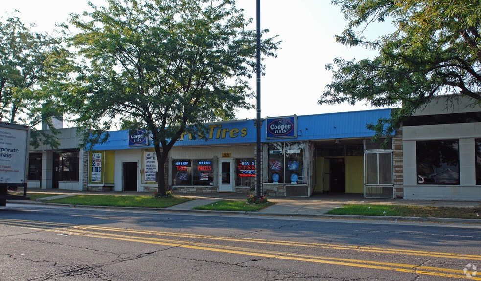 7633-7635 W 63rd St, Summit, IL for sale - Building Photo - Image 2 of 4