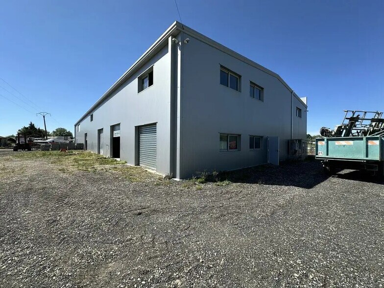Flex in Bellegarde for lease - Building Photo - Image 3 of 9