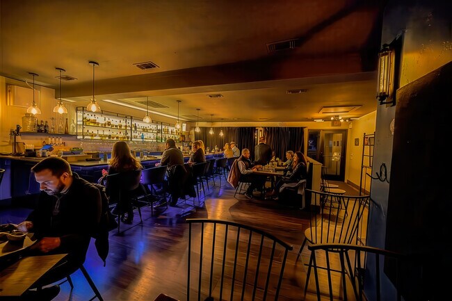 Plus de détails pour 300 E Main St, Johnson City, TX - Commerce de détail à vendre