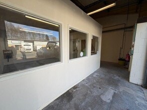 Jedburgh Ct, Gateshead for lease Interior Photo- Image 2 of 4