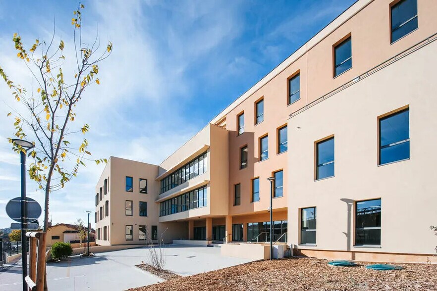 Bureau dans Aix-en-Provence à louer - Photo du bâtiment - Image 3 de 16