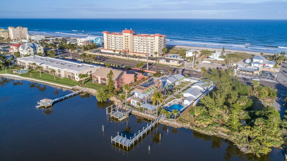 2902 S Atlantic Ave, Cocoa Beach, FL à vendre - Photo du bâtiment - Image 2 de 11