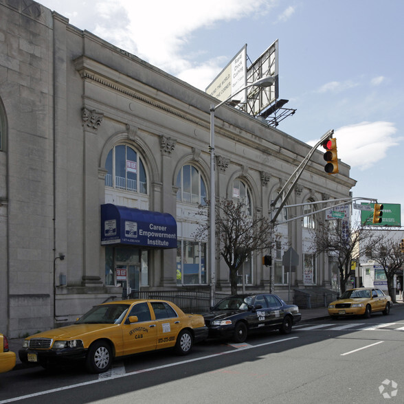 1095 Clinton Ave, Irvington, NJ for sale - Primary Photo - Image 1 of 1