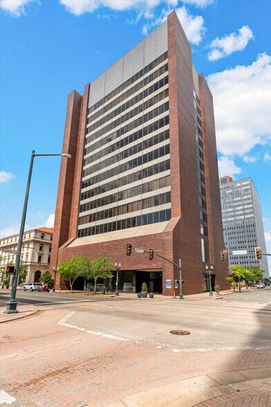 400 Texas St, Shreveport, LA à vendre - Photo du bâtiment - Image 2 de 61
