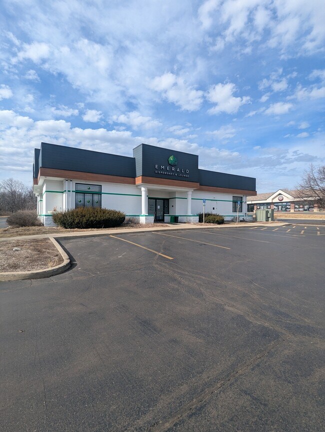 Plus de détails pour 660 E State Rd, Island Lake, IL - Commerce de détail à louer