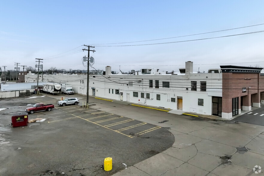 33111-33251 Plymouth Rd, Livonia, MI à louer - Photo du bâtiment - Image 2 de 5