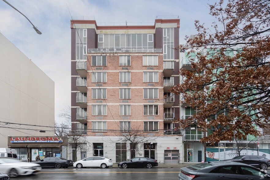 390 Kings Hwy, Brooklyn, NY for lease - Building Photo - Image 2 of 9