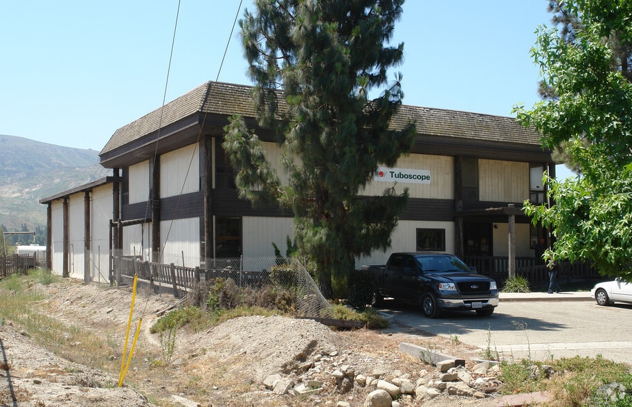 106 E Santa Maria St, Santa Paula, CA à vendre - Photo principale - Image 1 de 5