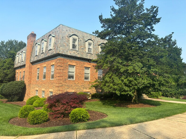 410 Pine St SE, Vienna, VA à vendre - Photo du bâtiment - Image 2 de 45