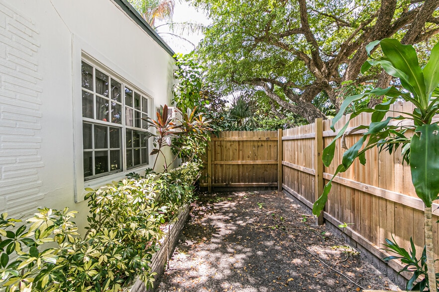 1717 NE 12th St, Fort Lauderdale, FL for sale - Building Photo - Image 3 of 11