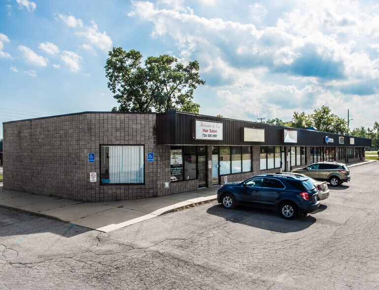 5800 Wayne Rd, Westland, MI à louer - Photo du bâtiment - Image 2 de 5