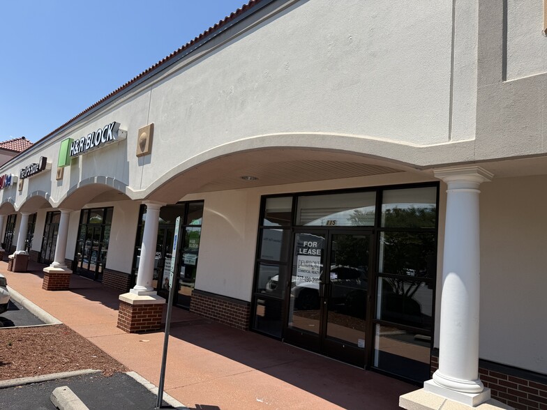 869-879 Lynnhaven Pky, Virginia Beach, VA for lease - Building Photo - Image 3 of 5