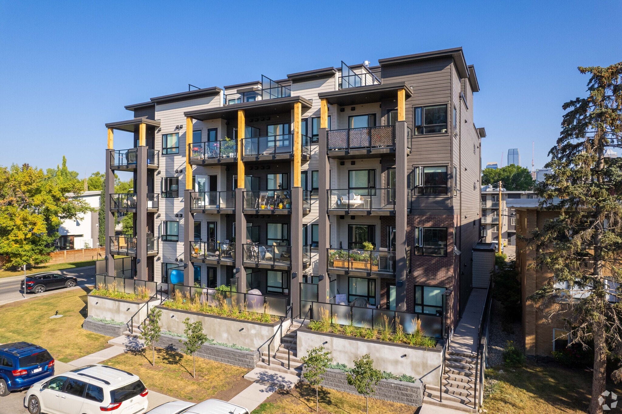 2320 5 St SW, Calgary, AB for sale Primary Photo- Image 1 of 1