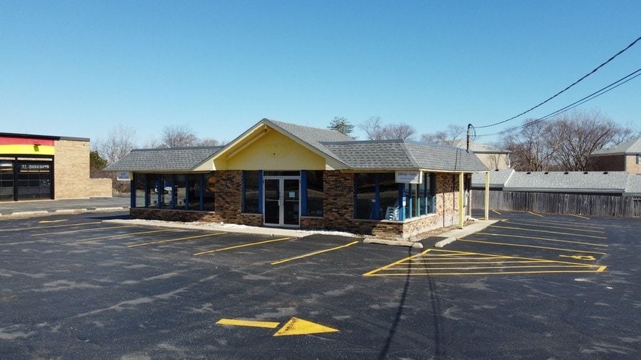 1124 N Milwaukee Ave, Libertyville, IL for lease - Building Photo - Image 2 of 15