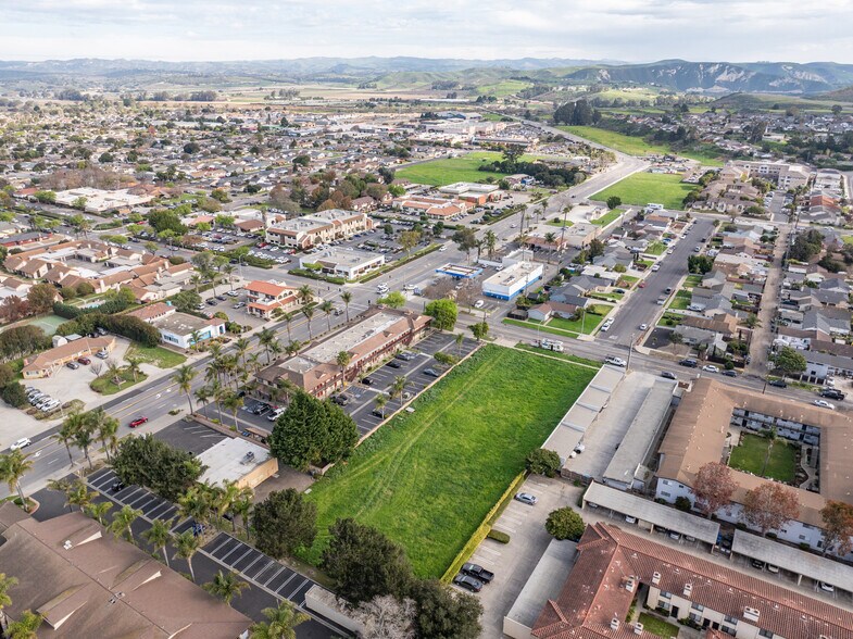 109 S 3rd St, Lompoc, CA à vendre - Photo du bâtiment - Image 2 de 7