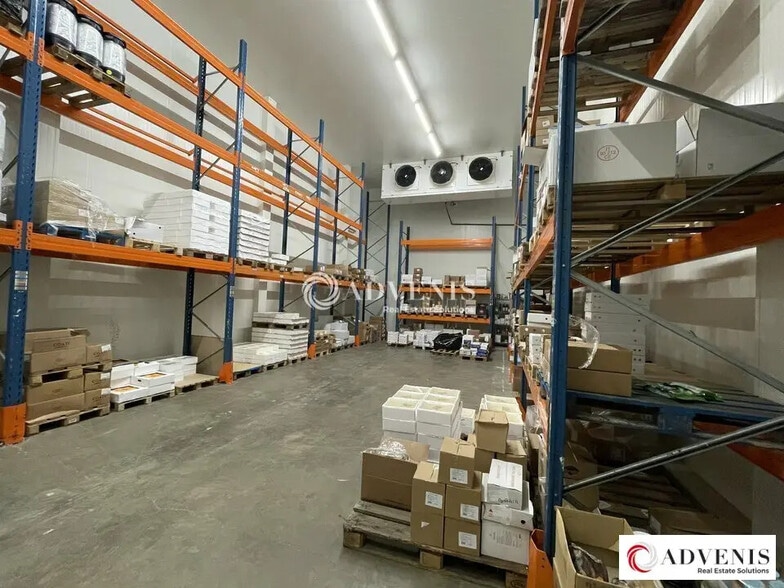 Flex in Bordeaux for lease - Interior Photo - Image 2 of 9