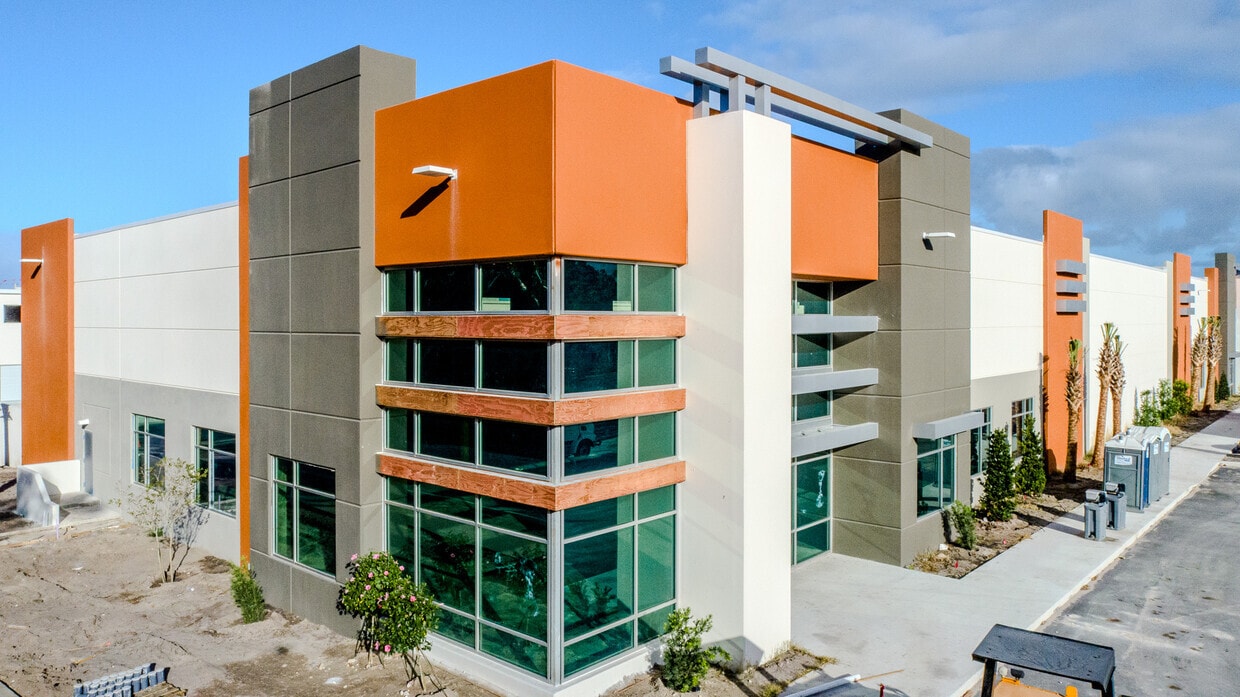 1290 Ocoee Apopka Rd, Ocoee, FL for lease Building Photo- Image 1 of 2