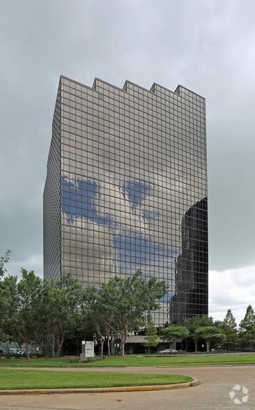 16945 Northchase Dr, Houston, TX for lease - Building Photo - Image 3 of 10