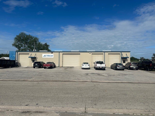 Plus de détails pour 13110 60th St, Clearwater, FL - Industriel à louer