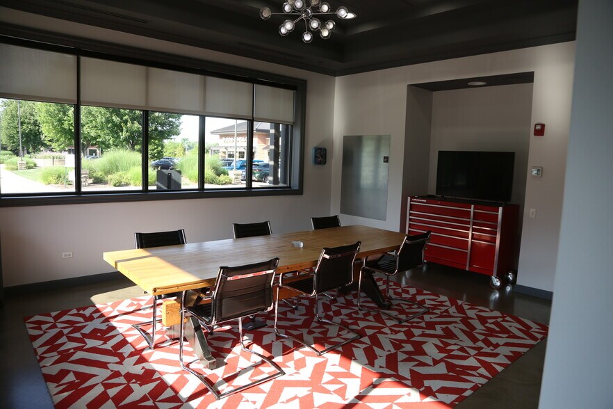 1901 N Gary Ave, Wheaton, IL à vendre - Photo du bâtiment - Image 3 de 12