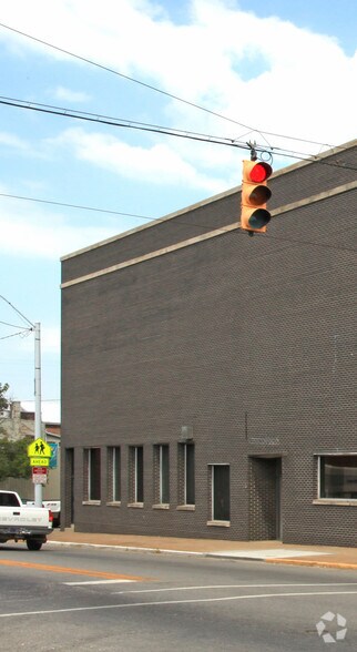 101 N Hart St, Princeton, IN à louer - Photo du bâtiment - Image 2 de 18