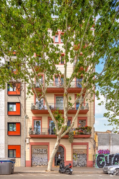 Multifamily in Barcelona, Barcelona for sale - Primary Photo - Image 1 of 1