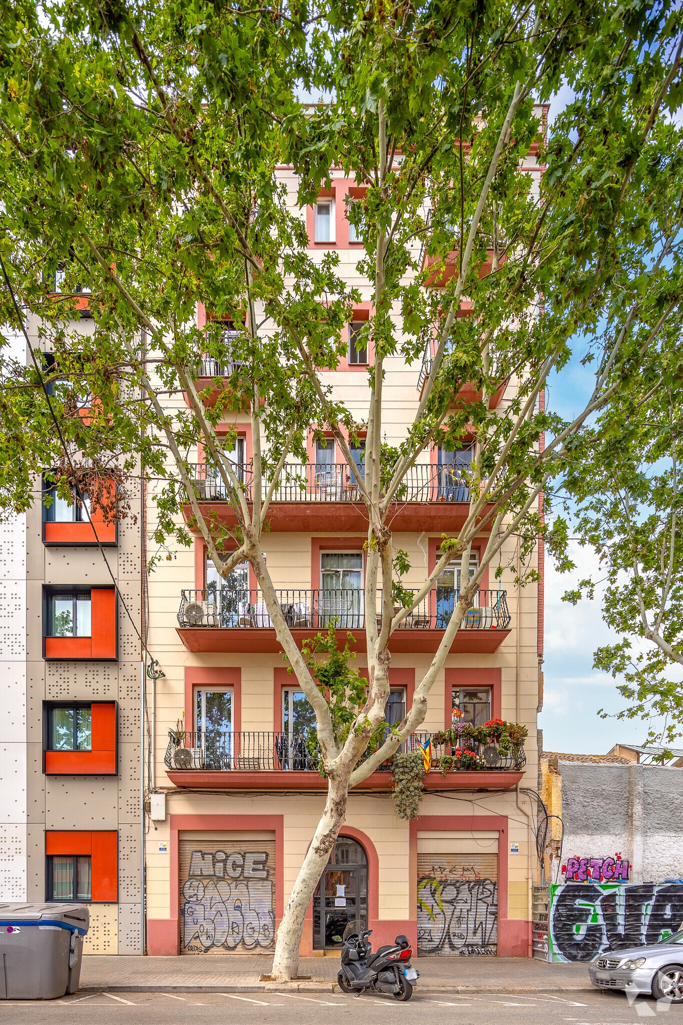 Multifamily in Barcelona, Barcelona for sale Primary Photo- Image 1 of 2