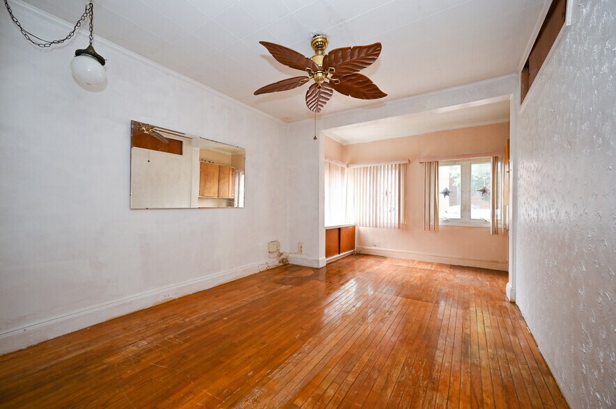 1163 Sheepshead Bay Rd, Brooklyn, NY à vendre - Photo du bâtiment - Image 2 de 23