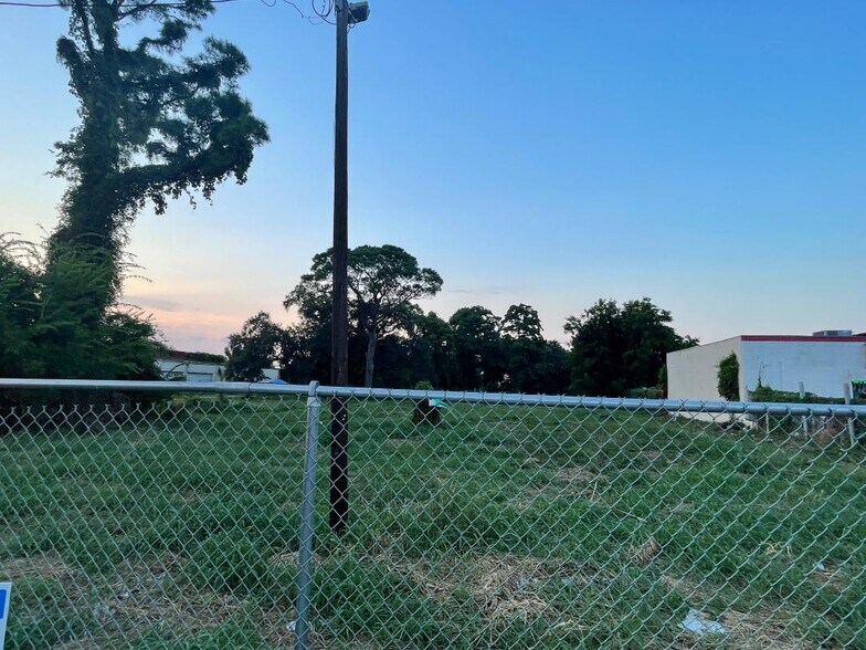 7931 Chef Menteur Hwy, New Orleans, LA à vendre - Photo du bâtiment - Image 2 de 8