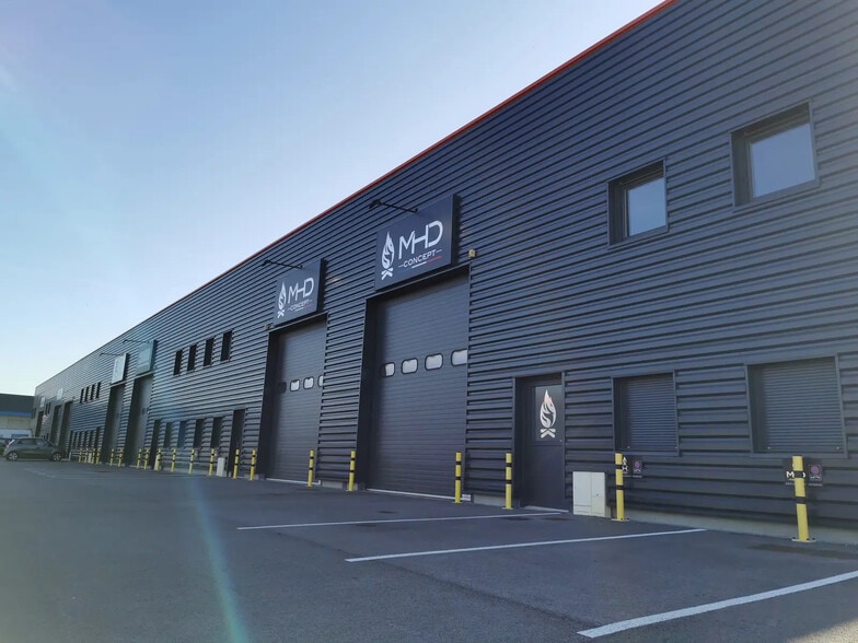 Flex in Reims for lease - Building Photo - Image 1 of 11