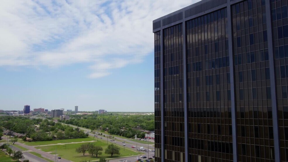 1900 NW Expressway, Oklahoma City, OK à louer - Vidéo sur l’inscription commerciale - Image 2 de 39
