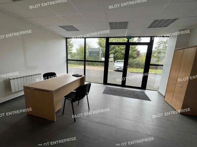 Office in Thorigné-Fouillard for lease - Interior Photo - Image 2 of 4