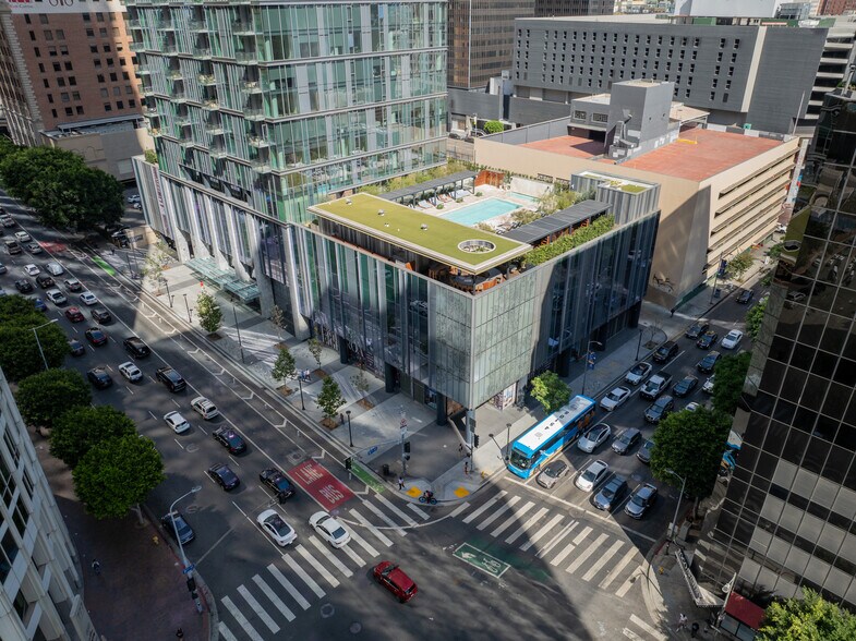 744 S Figueroa St, Los Angeles, CA à louer - Photo du bâtiment - Image 2 de 6