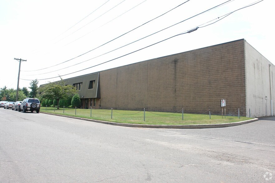 900 Hart St, Rahway, NJ à louer - Photo du bâtiment - Image 3 de 20