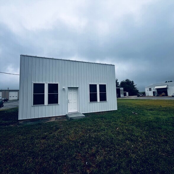 17032 N Main St, Bridgeville, DE à louer - Photo du bâtiment - Image 2 de 15