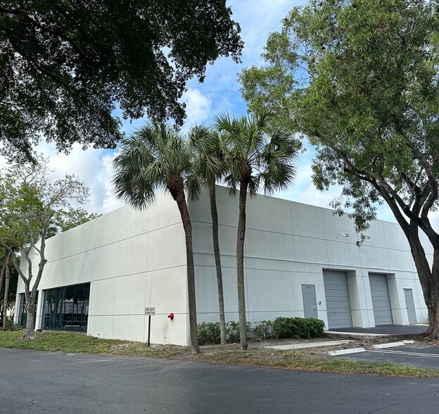 3600-3665 Park Central Blvd N, Pompano Beach, FL for lease - Interior Photo - Image 3 of 7