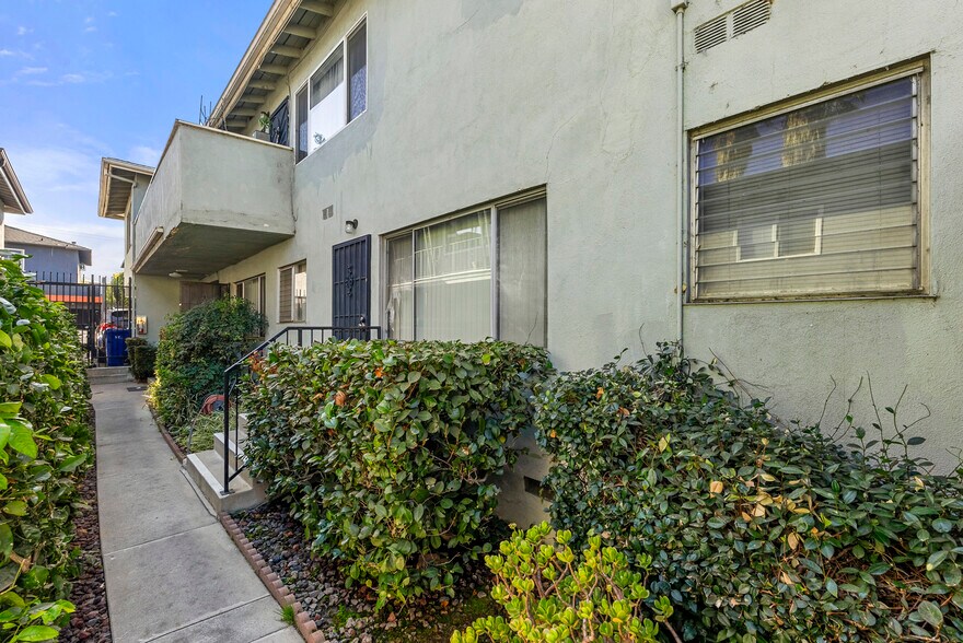 13520 Rye St, Sherman Oaks, CA à vendre - Photo du bâtiment - Image 3 de 12