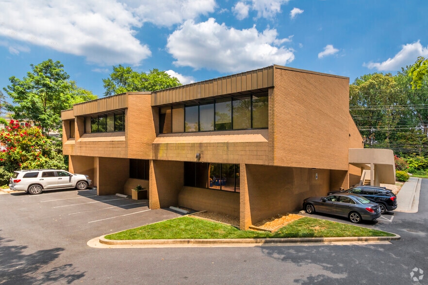 11404 Old Georgetown Rd, Rockville, MD à louer - Photo du bâtiment - Image 3 de 5