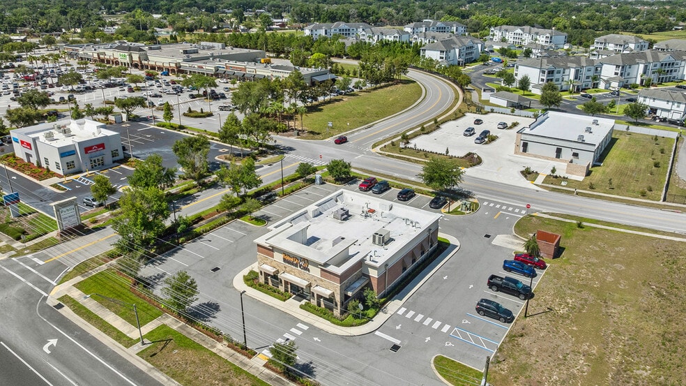 5170 Dave Robbins Way, Lakeland, FL à vendre - Photo du bâtiment - Image 2 de 4