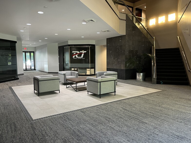 5041 Corporate Woods Dr, Virginia Beach, VA for lease - Building Photo - Image 3 of 21