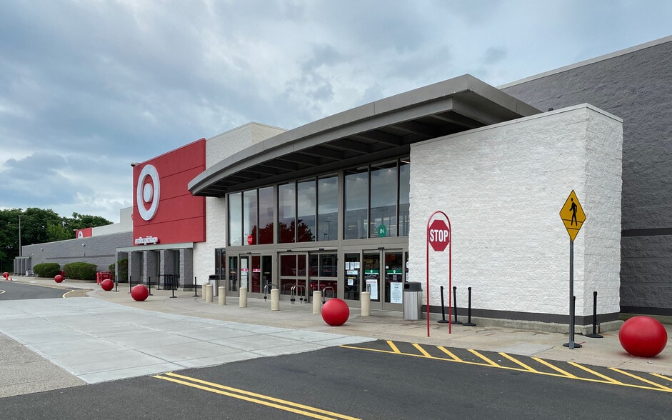 100-200 Universal Dr N, North Haven, CT for lease - Building Photo - Image 2 of 6