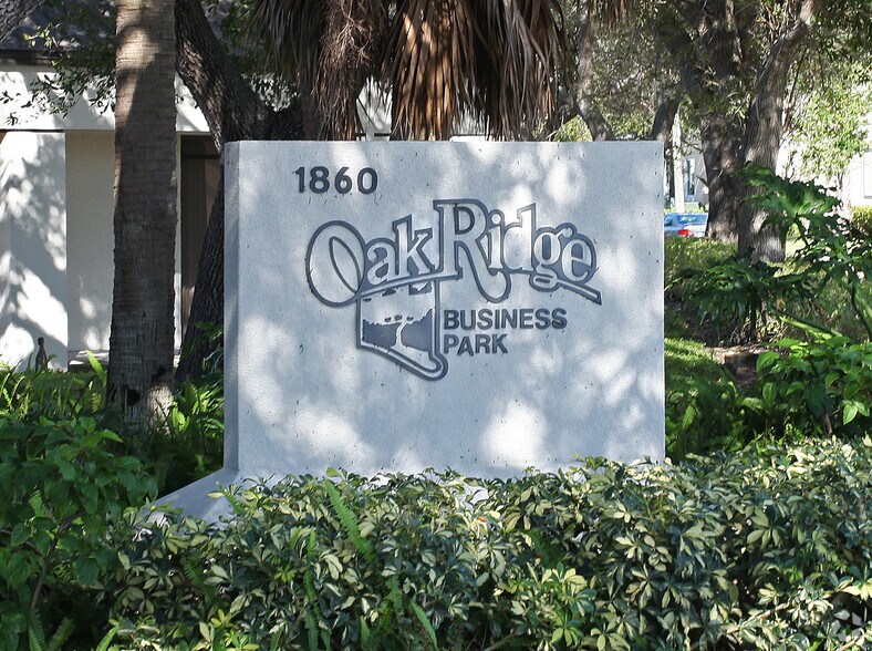 1860 Old Okeechobee Rd, West Palm Beach, FL à louer - Photo du bâtiment - Image 3 de 12