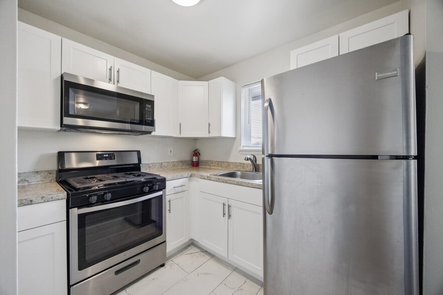 601 Buttonwood Ave, Maple Shade Township, NJ for sale - Building Photo - Image 3 of 7